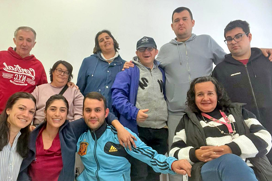 Noticia Foto 2: Aprendiendo nuevas competencias en el mundo digital